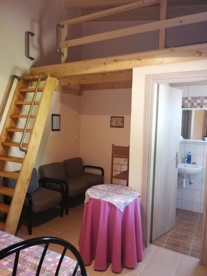 Εξοχική Κατοικία Με Κήπο Στην Άβυθο, Αιγίου Rodhodháfni エクステリア 写真